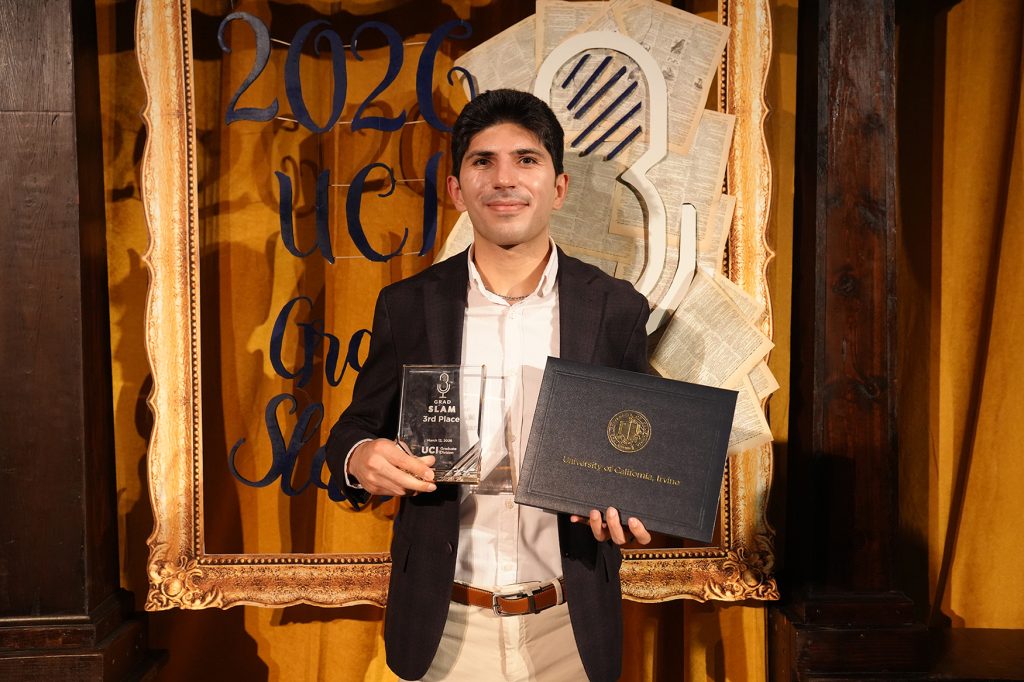 Mehdi Zafari posing with his trophy